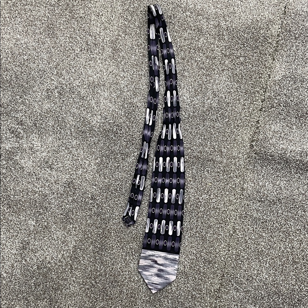 Stylish Black and Gray Patterned Tie